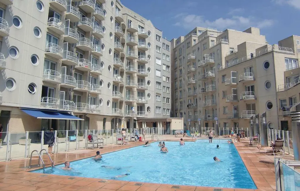 Appartement Met Zeezicht En Verwarmd Zwembad Ostende